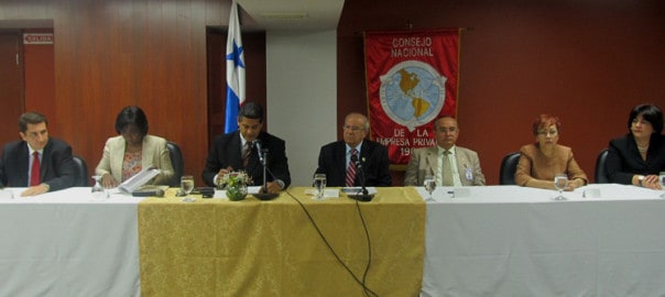 Comisión de Trabajo Entrega Informe de Carreras Prioritarias