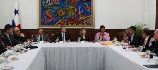 El Presidente del CoNEP y sus Representantes de los Gremios Empresariales se Reúnen con el Ministro de la Presidencia.